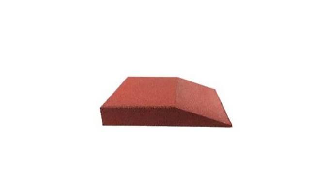 Červená gumová krajová dopadová dlaždice (V90/R00) FLOMA - délka 50 cm, šířka 50 cm a výška 9 cm